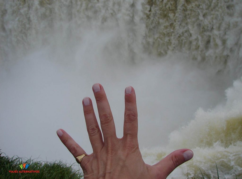 mano cataratas
