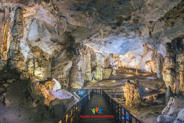 Boardwalk inside Paradise cave